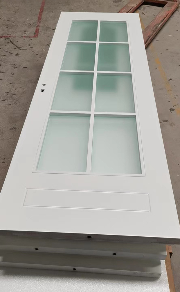 White Lacquered Interior Wood Door with Factory Lite Opening and Glazing for Bathroom and Office